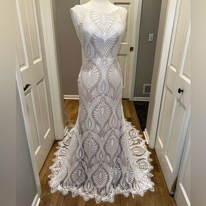 NWT lace fitted wedding dress size 6